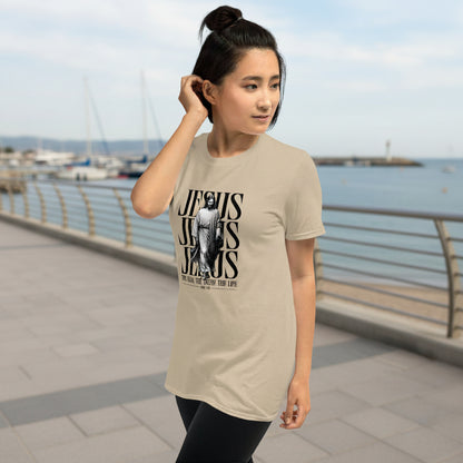 Lightweight unisex t-shirt with durable stitching