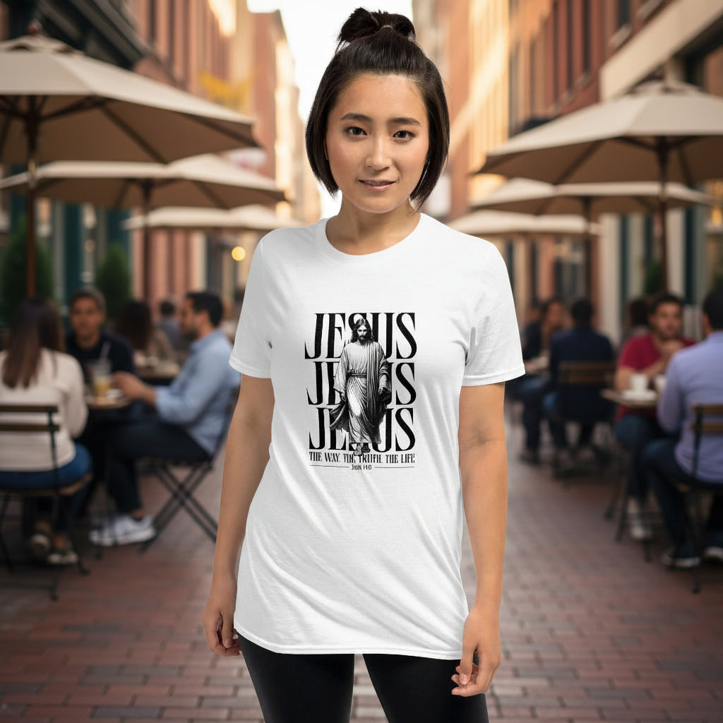 Comfortable cotton t-shirt with timeless design